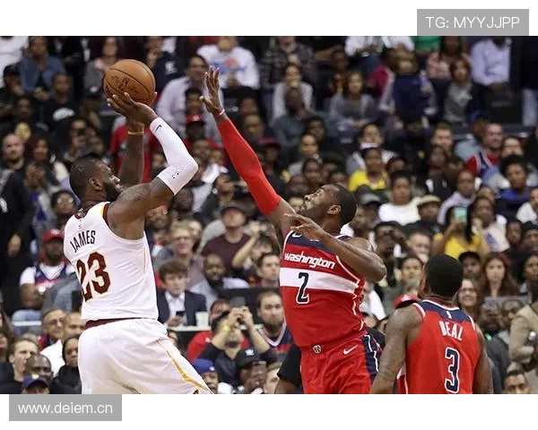 勒布朗光是出门吃个饭都像是走红毯，这生活谁扛得住啊？